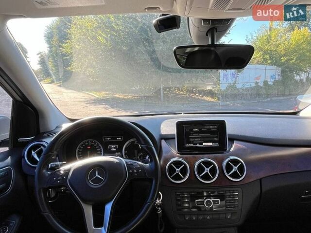 Белый Мерседес Б-класс, объемом двигателя 0 л и пробегом 114 тыс. км за 10000 $, фото 18 на Automoto.ua