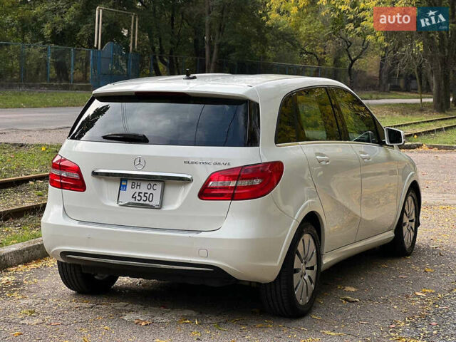 Белый Мерседес Б-класс, объемом двигателя 0 л и пробегом 132 тыс. км за 8999 $, фото 10 на Automoto.ua