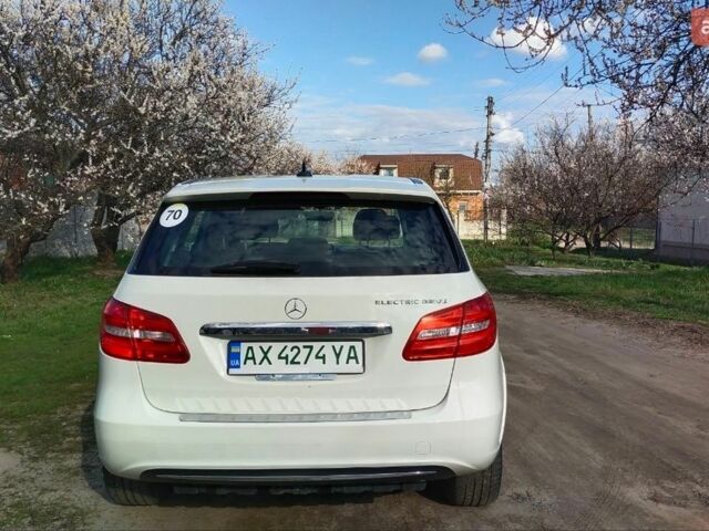 Білий Мерседес Б-клас, об'ємом двигуна 0 л та пробігом 143 тис. км за 9900 $, фото 6 на Automoto.ua