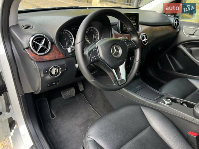 Белый Мерседес Б-класс, объемом двигателя 0 л и пробегом 132 тыс. км за 8999 $, фото 16 на Automoto.ua