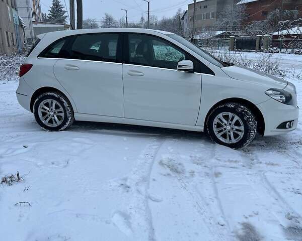 Белый Мерседес Б-класс, объемом двигателя 1.46 л и пробегом 253 тыс. км за 9800 $, фото 2 на Automoto.ua