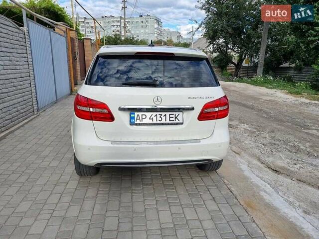 Білий Мерседес Б-клас, об'ємом двигуна 0 л та пробігом 112 тис. км за 8900 $, фото 7 на Automoto.ua