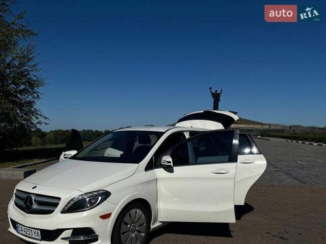 Белый Мерседес Б-класс, объемом двигателя 0 л и пробегом 114 тыс. км за 10000 $, фото 8 на Automoto.ua