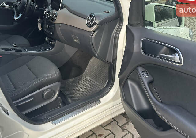 Білий Мерседес Б-клас, об'ємом двигуна 0 л та пробігом 72 тис. км за 9400 $, фото 9 на Automoto.ua
