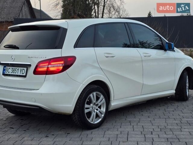 Білий Мерседес Б-клас, об'ємом двигуна 0 л та пробігом 115 тис. км за 9899 $, фото 4 на Automoto.ua