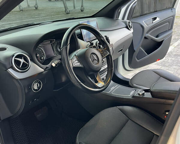 Мерседес Б-класс 2015 в Львове на Automoto.ua Белый Мерседес Б-класс, объемом двигателя 0 л и пробегом 83 тыс. км за 9800 $, фото 11 на Automoto.ua