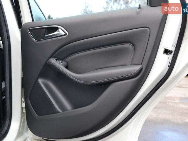 Білий Мерседес Б-клас, об'ємом двигуна 0 л та пробігом 104 тис. км за 10799 $, фото 24 на Automoto.ua