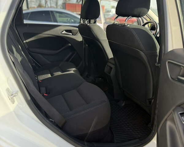 Белый Мерседес Б-класс, объемом двигателя 0 л и пробегом 87 тыс. км за 9000 $, фото 12 на Automoto.ua