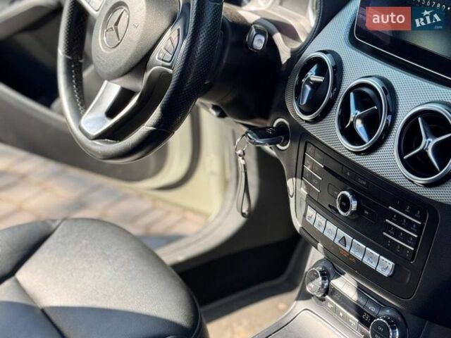 Белый Мерседес Б-класс, объемом двигателя 0 л и пробегом 137 тыс. км за 12500 $, фото 7 на Automoto.ua