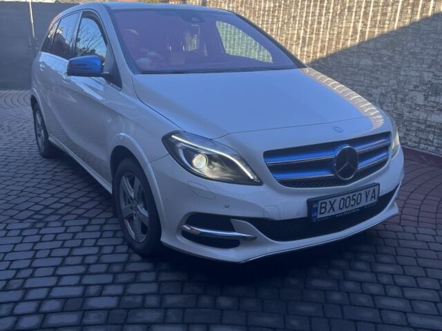 Белый Мерседес Б-класс, объемом двигателя 0 л и пробегом 82 тыс. км за 10500 $, фото 2 на Automoto.ua