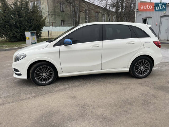 Мерседес Б-класс 2015 в Ровно на Automoto.ua Белый Мерседес Б-класс, объемом двигателя 0 л и пробегом 121 тыс. км за 13000 $, фото 1 на Automoto.ua