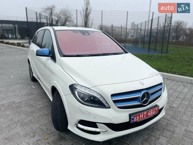 Белый Мерседес Б-класс, объемом двигателя 0 л и пробегом 103 тыс. км за 9500 $, фото 9 на Automoto.ua