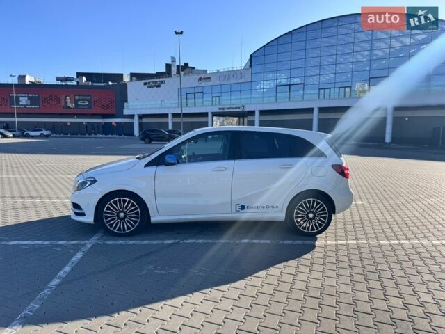 Белый Мерседес Б-класс, объемом двигателя 0 л и пробегом 67 тыс. км за 11900 $, фото 2 на Automoto.ua