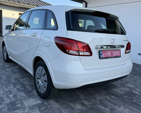 Белый Мерседес Б-класс, объемом двигателя 0 л и пробегом 134 тыс. км за 8700 $, фото 5 на Automoto.ua