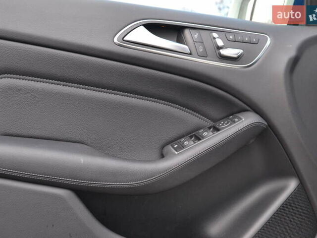 Білий Мерседес Б-клас, об'ємом двигуна 0 л та пробігом 104 тис. км за 10799 $, фото 19 на Automoto.ua