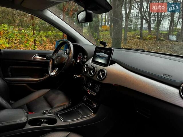 Белый Мерседес Б-класс, объемом двигателя 0 л и пробегом 120 тыс. км за 9440 $, фото 28 на Automoto.ua