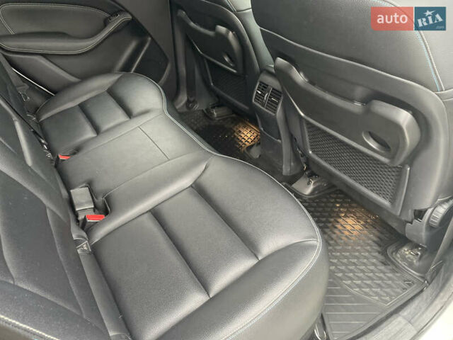 Белый Мерседес Б-класс, объемом двигателя 0 л и пробегом 103 тыс. км за 9500 $, фото 26 на Automoto.ua