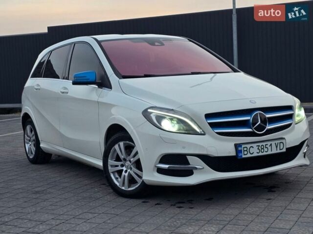 Білий Мерседес Б-клас, об'ємом двигуна 0 л та пробігом 115 тис. км за 9899 $, фото 6 на Automoto.ua