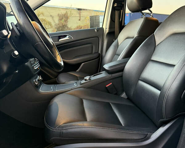 Белый Мерседес Б-класс, объемом двигателя 0 л и пробегом 81 тыс. км за 10950 $, фото 51 на Automoto.ua