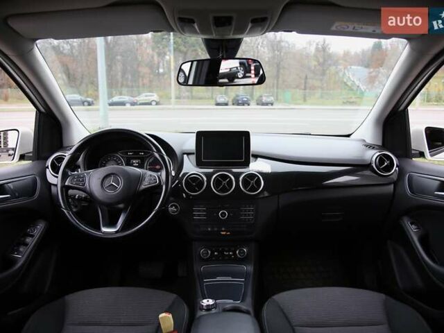 Белый Мерседес Б-класс, объемом двигателя 0 л и пробегом 158 тыс. км за 9500 $, фото 11 на Automoto.ua