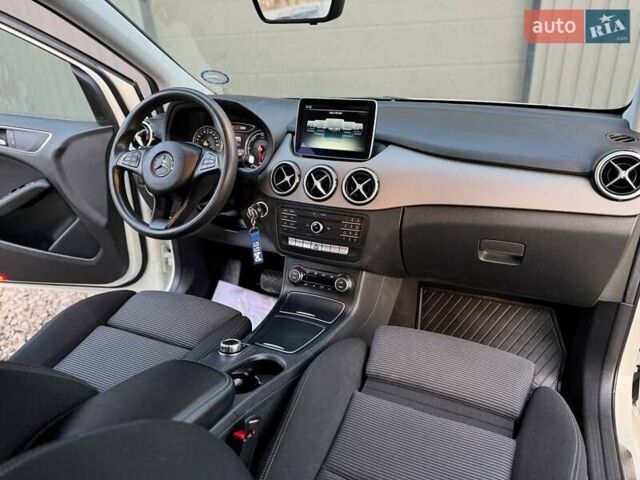 Белый Мерседес Б-класс, объемом двигателя 0 л и пробегом 82 тыс. км за 9800 $, фото 52 на Automoto.ua