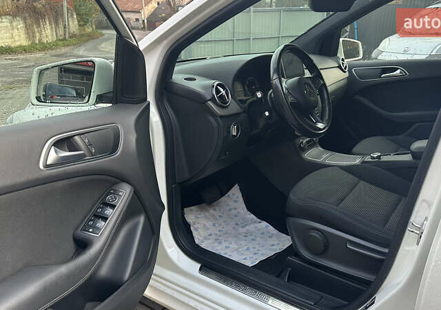 Белый Мерседес Б-класс, объемом двигателя 0 л и пробегом 72 тыс. км за 9400 $, фото 10 на Automoto.ua