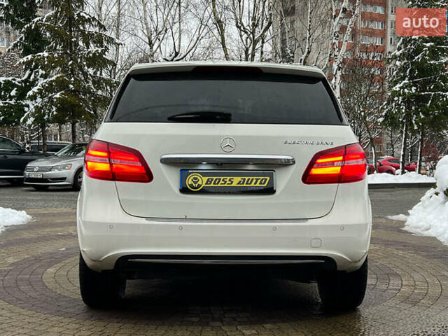 Белый Мерседес Б-класс, объемом двигателя 0 л и пробегом 146 тыс. км за 11700 $, фото 5 на Automoto.ua