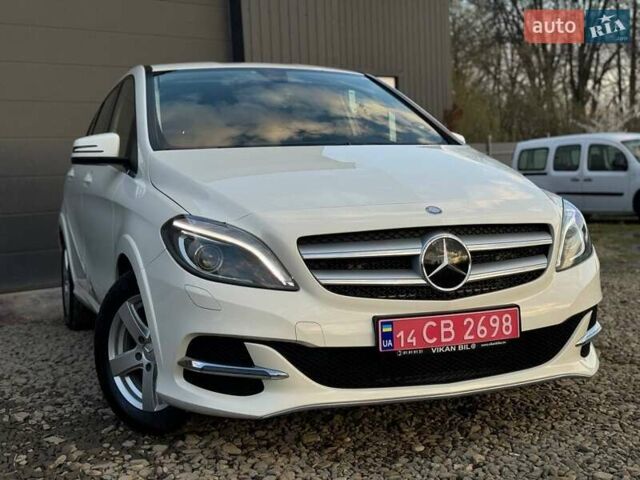 Белый Мерседес Б-класс, объемом двигателя 0 л и пробегом 82 тыс. км за 9800 $, фото 1 на Automoto.ua