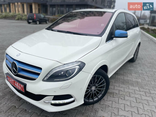 Белый Мерседес Б-класс, объемом двигателя 0 л и пробегом 103 тыс. км за 9500 $, фото 12 на Automoto.ua