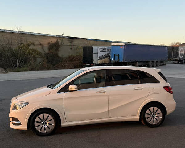 Белый Мерседес Б-класс, объемом двигателя 0 л и пробегом 81 тыс. км за 10950 $, фото 7 на Automoto.ua