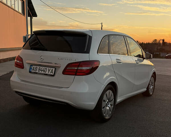 Белый Мерседес Б-класс, объемом двигателя 0 л и пробегом 81 тыс. км за 10950 $, фото 3 на Automoto.ua