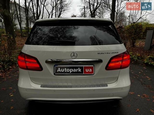 Белый Мерседес Б-класс, объемом двигателя 0 л и пробегом 120 тыс. км за 9440 $, фото 6 на Automoto.ua