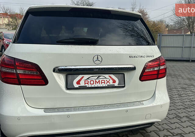 Белый Мерседес Б-класс, объемом двигателя 0 л и пробегом 72 тыс. км за 9400 $, фото 6 на Automoto.ua