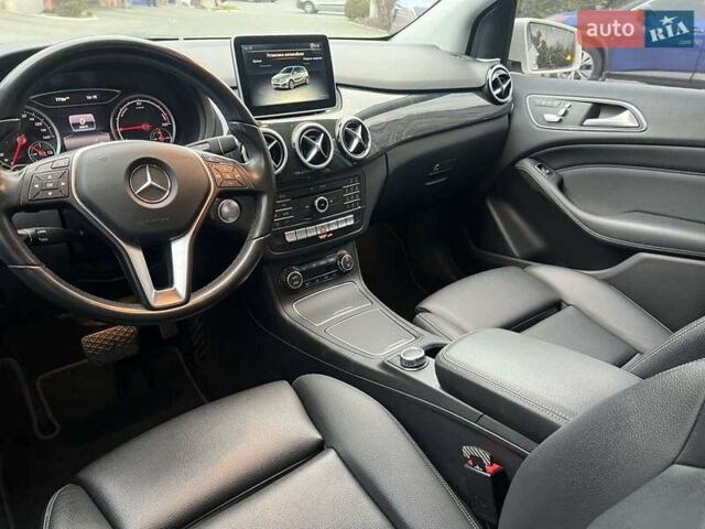 Белый Мерседес Б-класс, объемом двигателя 0 л и пробегом 65 тыс. км за 13500 $, фото 17 на Automoto.ua