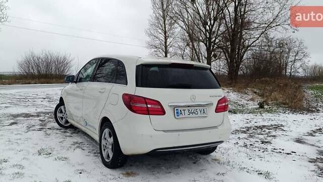 Білий Мерседес Б-клас, об'ємом двигуна 0 л та пробігом 120 тис. км за 10000 $, фото 7 на Automoto.ua