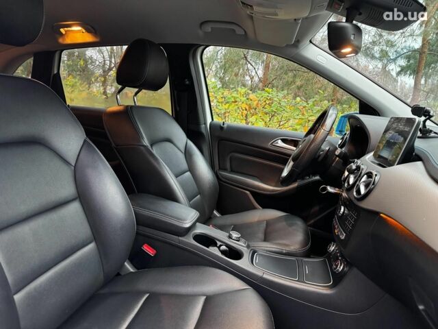 Белый Мерседес Б-класс, объемом двигателя 0 л и пробегом 120 тыс. км за 9440 $, фото 31 на Automoto.ua