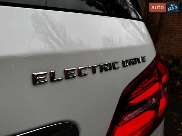 Белый Мерседес Б-класс, объемом двигателя 0 л и пробегом 120 тыс. км за 9440 $, фото 9 на Automoto.ua