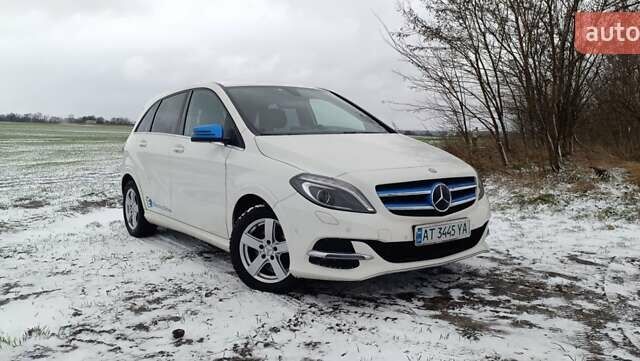 Білий Мерседес Б-клас, об'ємом двигуна 0 л та пробігом 120 тис. км за 10000 $, фото 5 на Automoto.ua