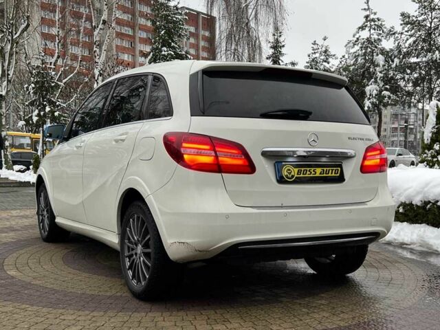 Белый Мерседес Б-класс, объемом двигателя 0 л и пробегом 146 тыс. км за 11700 $, фото 4 на Automoto.ua