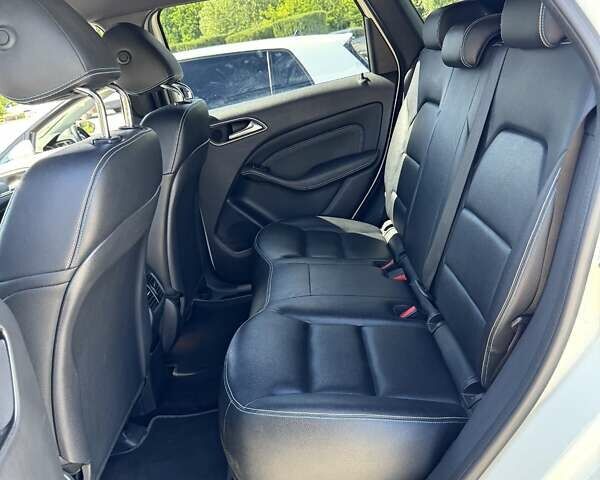 Белый Мерседес Б-класс, объемом двигателя 0 л и пробегом 105 тыс. км за 10900 $, фото 14 на Automoto.ua