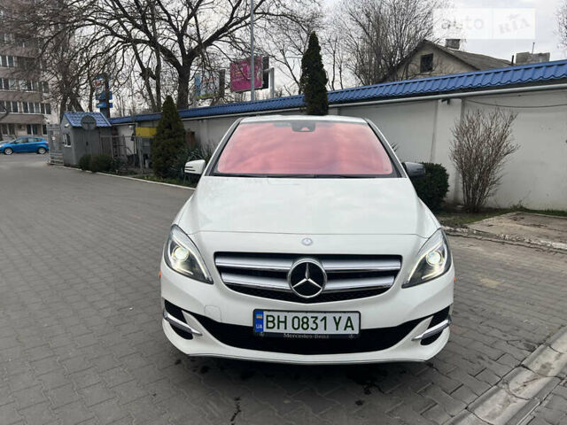 Білий Мерседес Б-клас, об'ємом двигуна 0 л та пробігом 64 тис. км за 13500 $, фото 2 на Automoto.ua