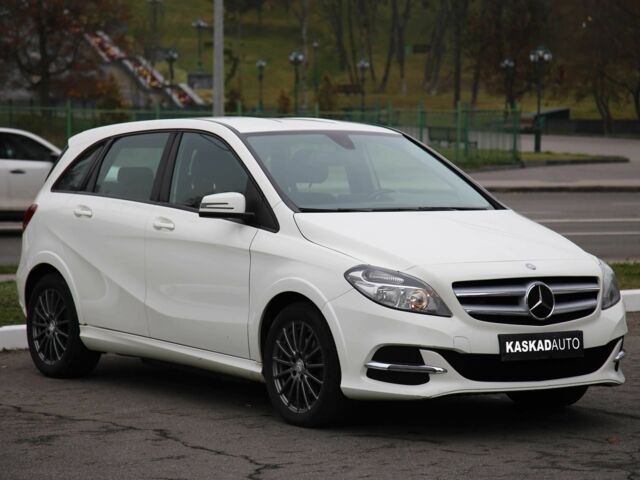 Белый Мерседес Б-класс, объемом двигателя 0 л и пробегом 158 тыс. км за 9500 $, фото 2 на Automoto.ua