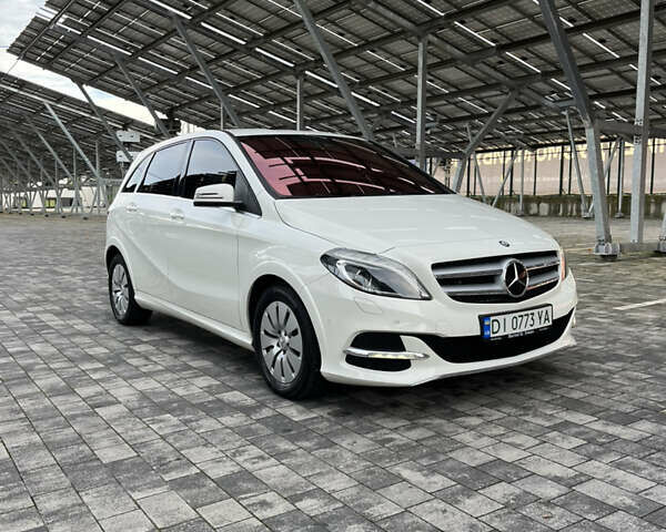 Мерседес Б-класс 2015 в Львове на Automoto.ua Белый Мерседес Б-класс, объемом двигателя 0 л и пробегом 83 тыс. км за 9800 $, фото 2 на Automoto.ua