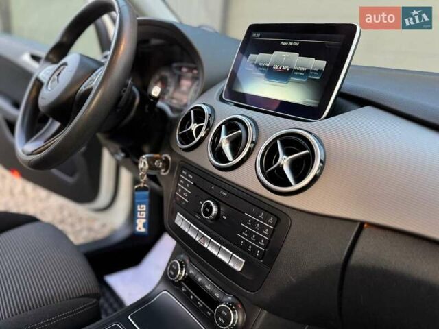 Белый Мерседес Б-класс, объемом двигателя 0 л и пробегом 82 тыс. км за 9800 $, фото 42 на Automoto.ua