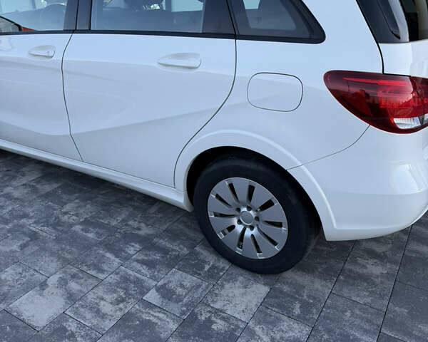 Белый Мерседес Б-класс, объемом двигателя 0 л и пробегом 134 тыс. км за 8700 $, фото 4 на Automoto.ua