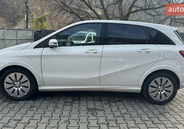 Белый Мерседес Б-класс, объемом двигателя 0 л и пробегом 72 тыс. км за 9400 $, фото 4 на Automoto.ua