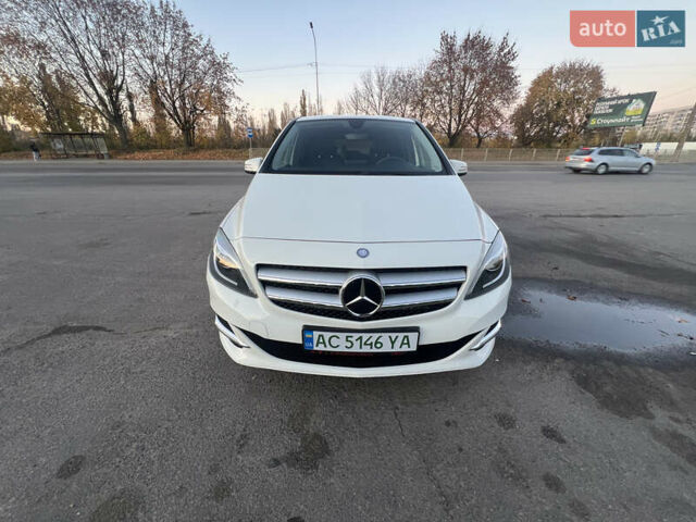 Белый Мерседес Б-класс, объемом двигателя 0 л и пробегом 108 тыс. км за 11500 $, фото 1 на Automoto.ua