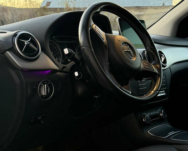 Белый Мерседес Б-класс, объемом двигателя 0 л и пробегом 81 тыс. км за 10950 $, фото 44 на Automoto.ua