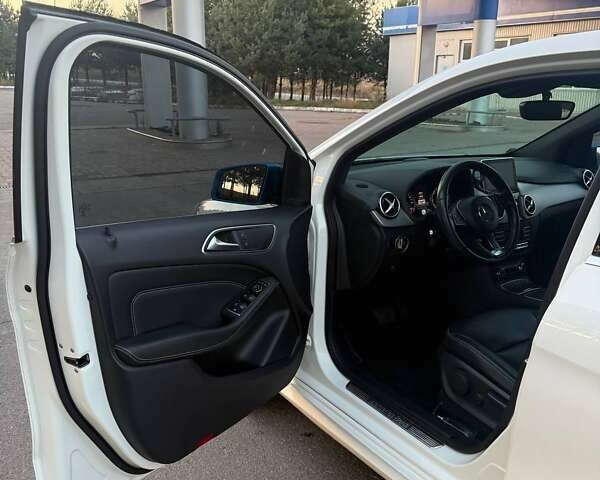 Білий Мерседес Б-клас, об'ємом двигуна 0 л та пробігом 146 тис. км за 11300 $, фото 8 на Automoto.ua