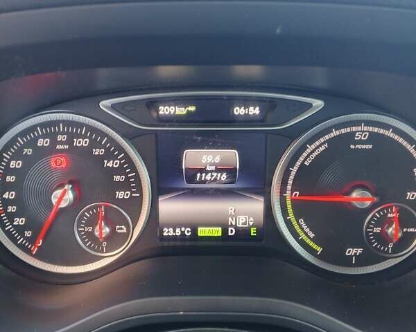 Белый Мерседес Б-класс, объемом двигателя 0 л и пробегом 115 тыс. км за 10300 $, фото 6 на Automoto.ua